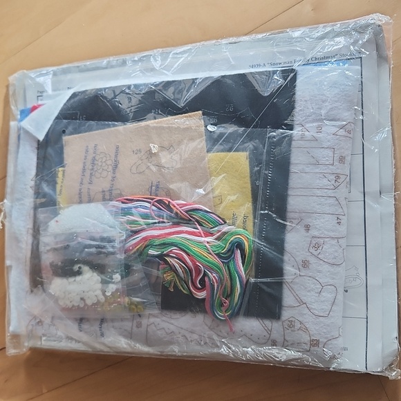 Bucilla Snowman Family Felt Stocking Kit - New Unopened - Picture 2 of 3